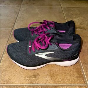Women’s Trace 1 Brooks Tennis Shoes Size 7